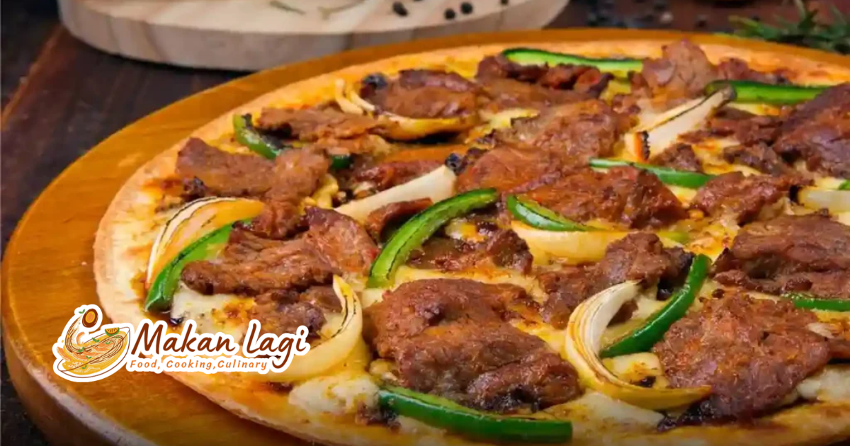 Inovasi Kuliner Unik Nusantara rendang pizza Sajian rendang pizza dengan daging empuk dan lelehan keju